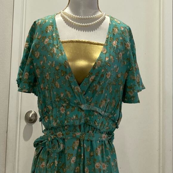 Bohemia Dresses & Skirts - Floral Green Wrap Tie Boho Dress